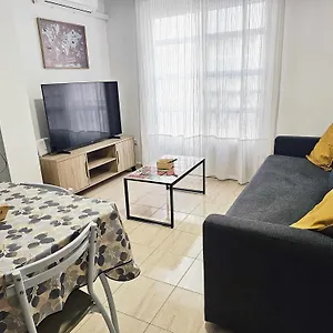 https://sunlit-apartment-heart-of-malaga-with-free-parking.hotelsinnerja.org